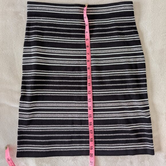 3/$30 BNWT LOFT Skirt - Picture 3 of 5